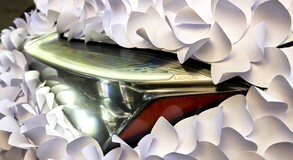 UMELCI PREMENILI LEXUS UX NA KVETINOVÚ ZÁHRADU
